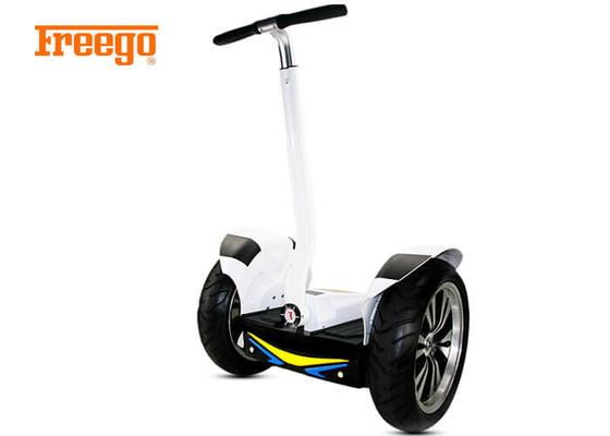 1000W * 2 Beyaz Kendinden Dengeleme Elektrikli Scooter Düğme Kontrolü 3-5H Şarj Süresi
