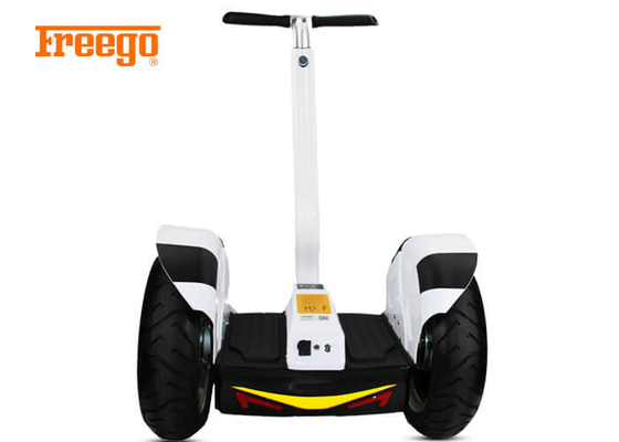 1000W * 2 Beyaz Kendinden Dengeleme Elektrikli Scooter Düğme Kontrolü 3-5H Şarj Süresi