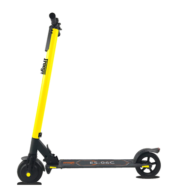 Sarı Renk 2 Tekerlekli Akıllı Elektrikli Scooter 24km / s Maksimum Hız Güçlü Yapı