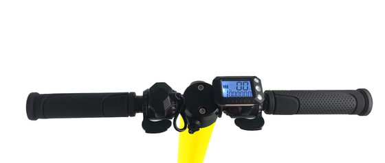 Sarı Renk 2 Tekerlekli Akıllı Elektrikli Scooter 24km / s Maksimum Hız Güçlü Yapı